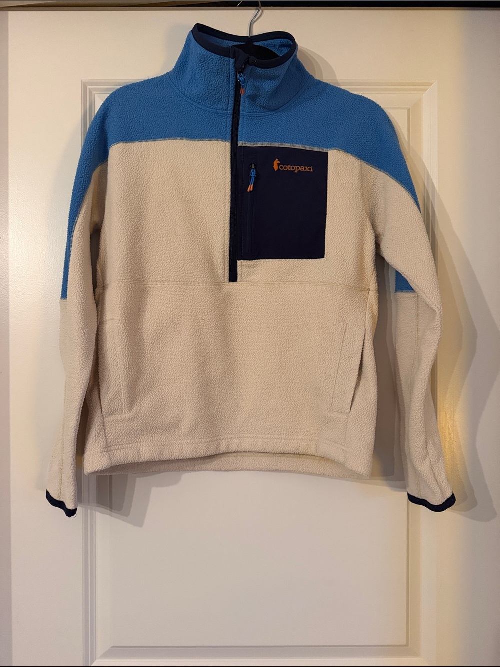 Cotopaxi Cream & Blue Fleece Pullover